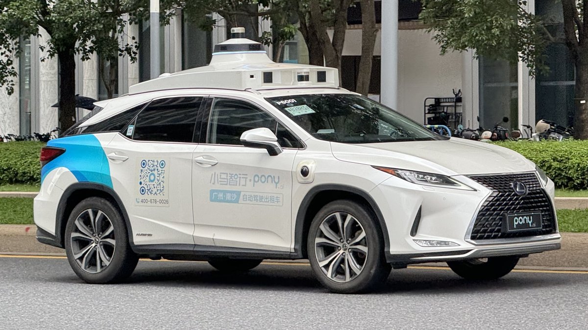 Luxembursko spustilo svoje prvé robotaxíky. Európa nimi dobieha Čínu a USA — no jej čínsky partner prichádza s batohom problémov