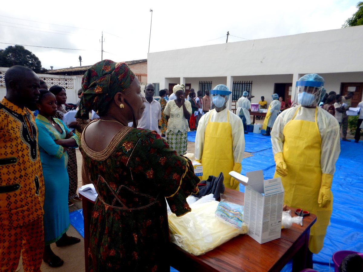 Ebola už i ve Francii. Nakažený lékař se vrátil z mise v Kongu, kde epidemie roste nejrychleji v dějinách Afriky