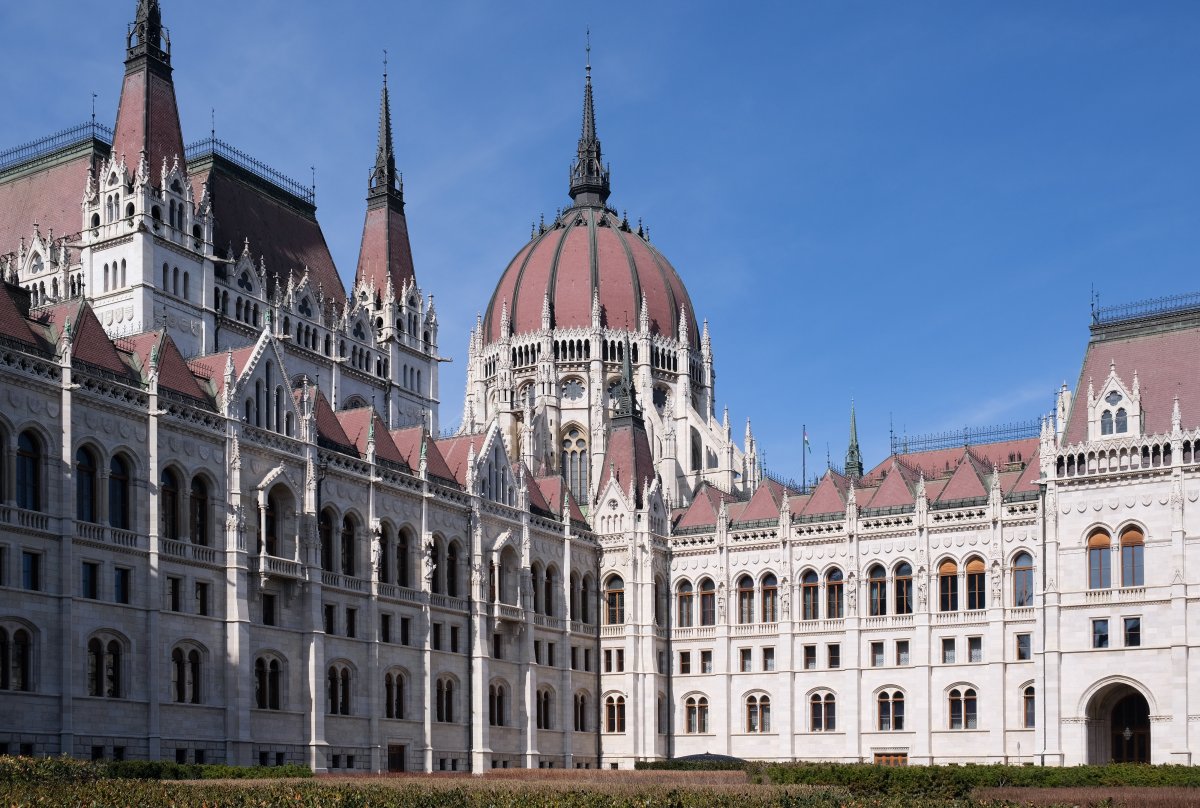 Szijjártóove súkromné lety za 14 miliónov eur. Nová maďarská vláda vyčísľuje éru Orbána
