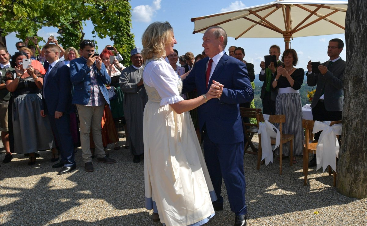 Bývalé ministerce žijící v Rusku chtějí vzít rakouský pas. Právníci pochybují, že to zákon dovolí