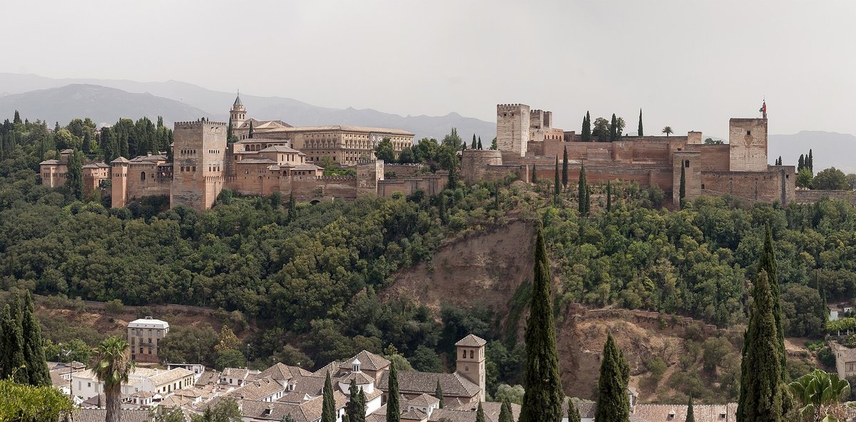 Holiday in Spain: the Alhambra has reopened. Valencia was hit by a storm with winds of 150 km/h, and 1,800 people are being moved in Ceuta