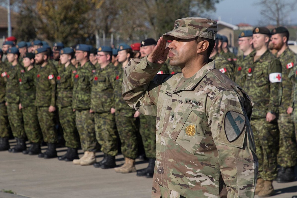 Východné krídlo chce za amerických vojakov platiť viac. Pentagon sa spojencov pýta aj na lojalitu
