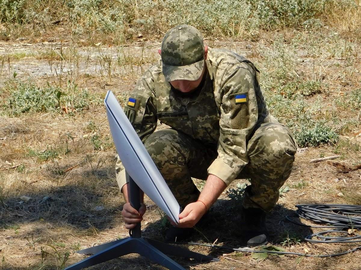 Ukrajinské drony lietajú na amerických technológiách. Kyjev ich neovláda, ruská náhrada sa trápi na obežnej dráhe