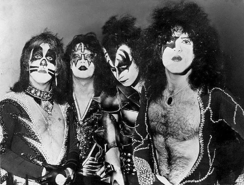 Kiss mají nejvýše umístěné album za více než dekádu. Nahrali ho v roce 1976
