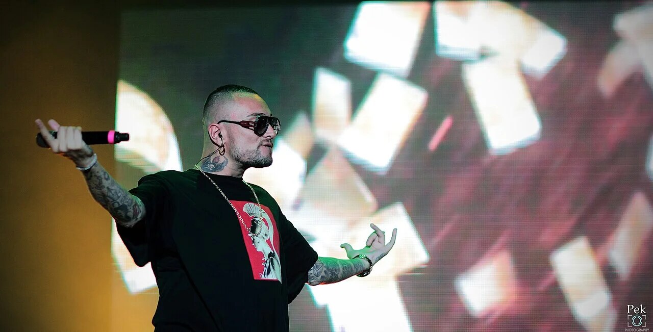 Guè a Marracash vydali společný singl Casini. Oslavují deset let Santerie