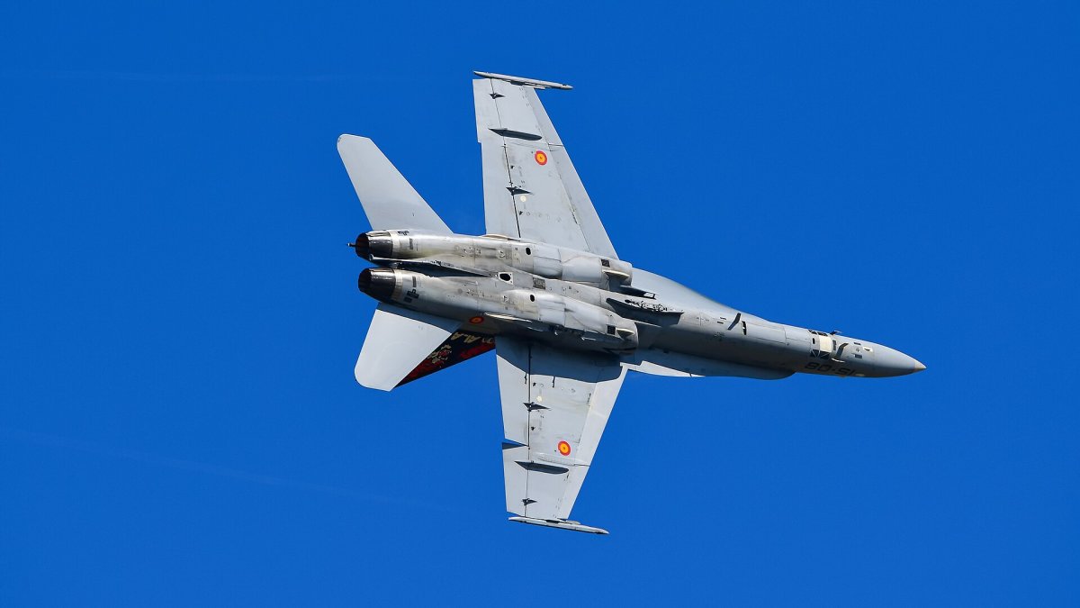 Dron vyvolal výstrahy v piatich rumunských župách. Ľudí vyzvali ukryť sa v pivniciach, stroj sa potom vrátil nad Moldavsko a spadol do slnečnicového poľa
