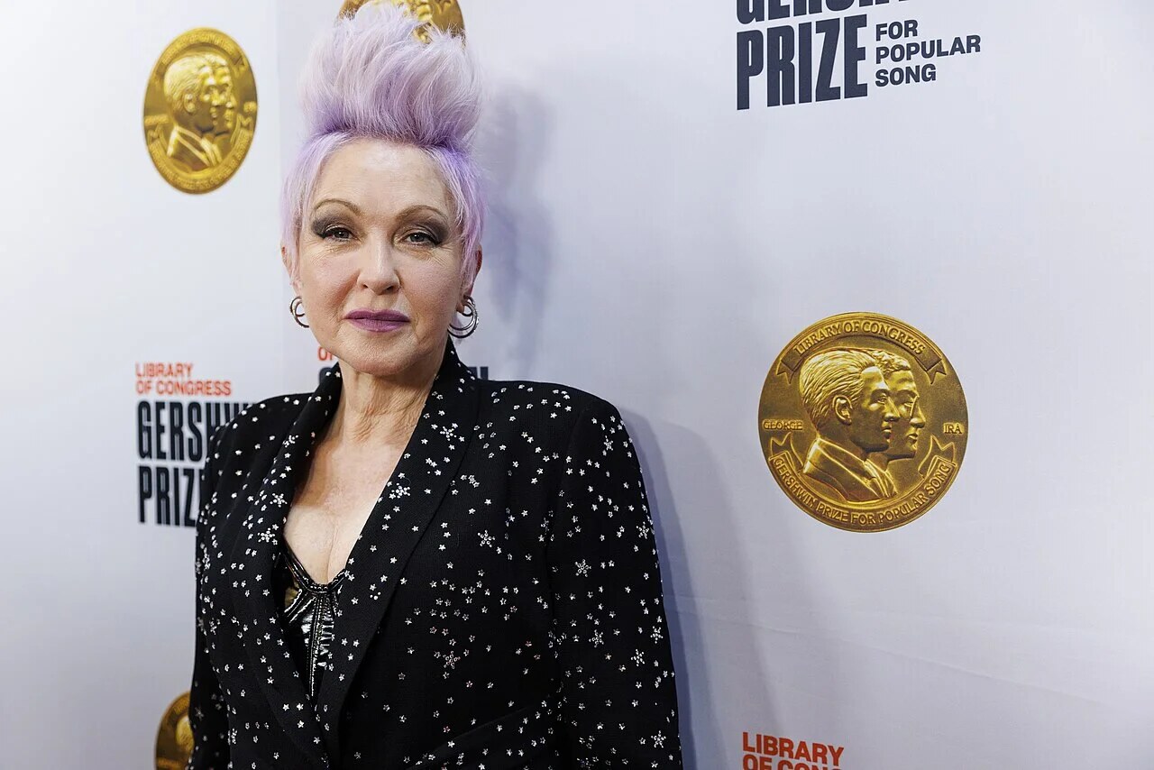Cyndi Lauper zaspieva pri 25. výročí 11. septembra pod lúčmi Tribute in Light