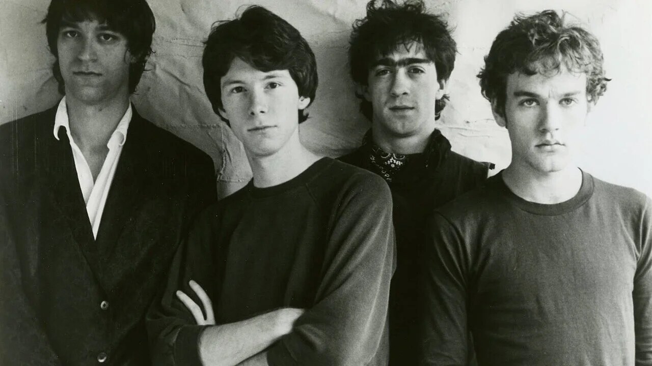 Gitarista R.E.M. Peter Buck má novú kapelu a druhý album za rok: „Treba mať proste dôveru"