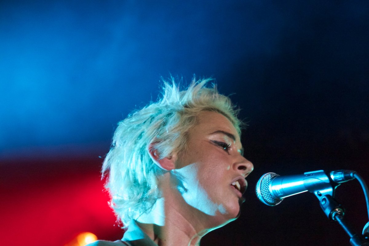 Meshell Ndegeocello a Cat Power prerobili Don't You Want Me na reggae
