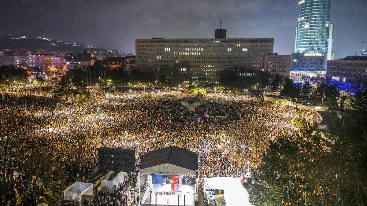 Študenti protestujú v štyroch mestách proti normalizácii a ruskému vplyvu