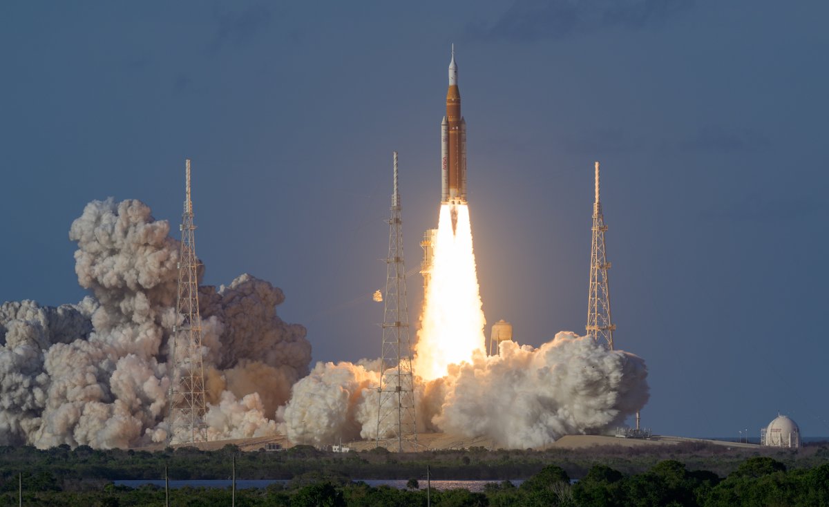 NASA úspešne vypustila Artemis II k Mesiacu na palube superťažkej rakety