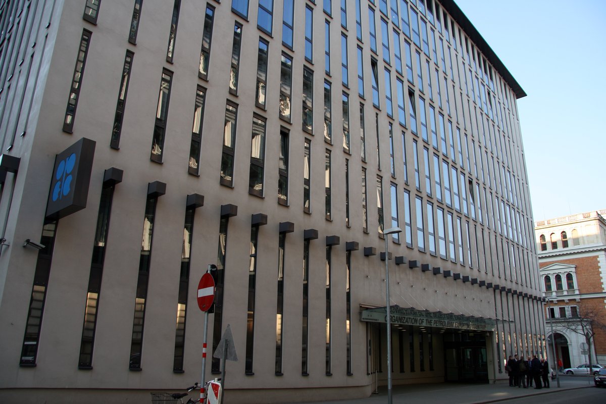 OPEC od pátku přichází o třetího největšího producenta. Spojené arabské emiráty odcházejí uprostřed největšího výpadku ropy v dějinách kartelu