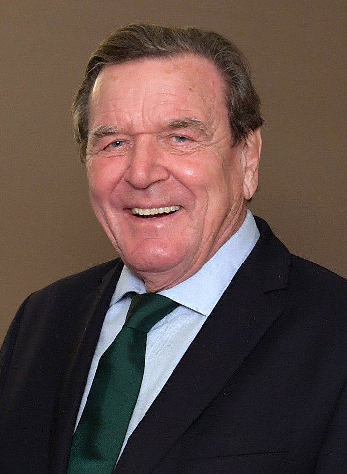 Schröder sa stal členom dozornej rady ruského Hyperglobusu