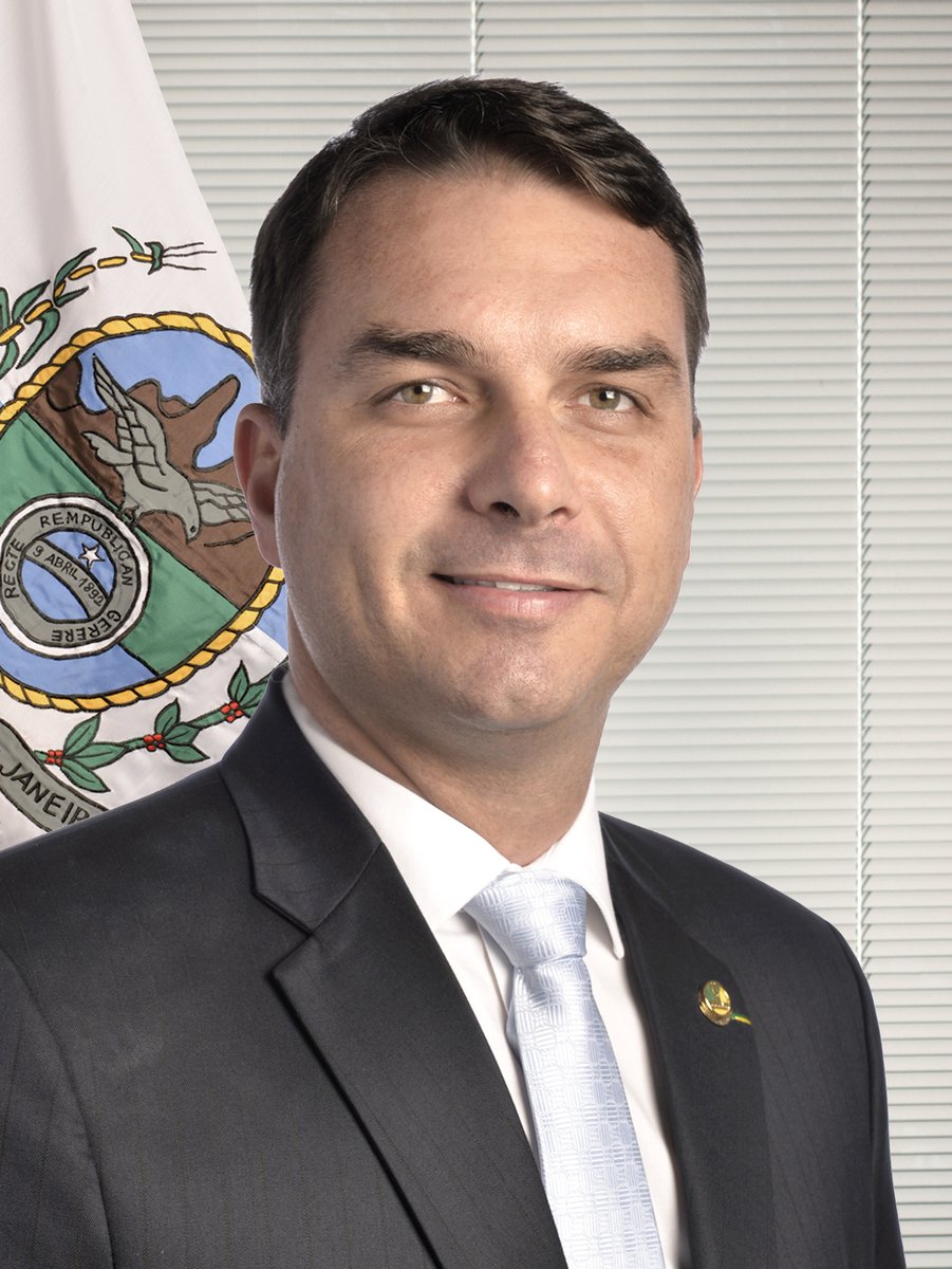 Brazília začala prezidentské voľby, súboj Lulu s Fláviom Bolsonarom