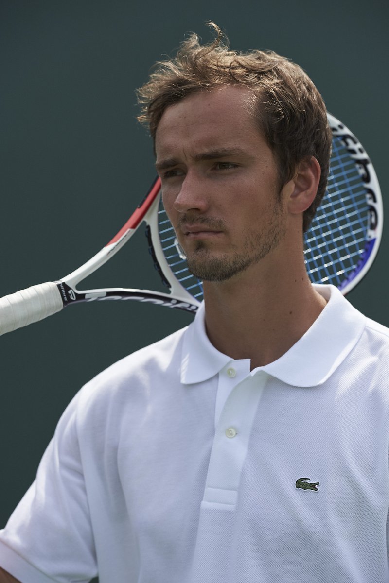 Medvedev po zásahu diváka skrečoval semifinále, Djokovič je vo finále