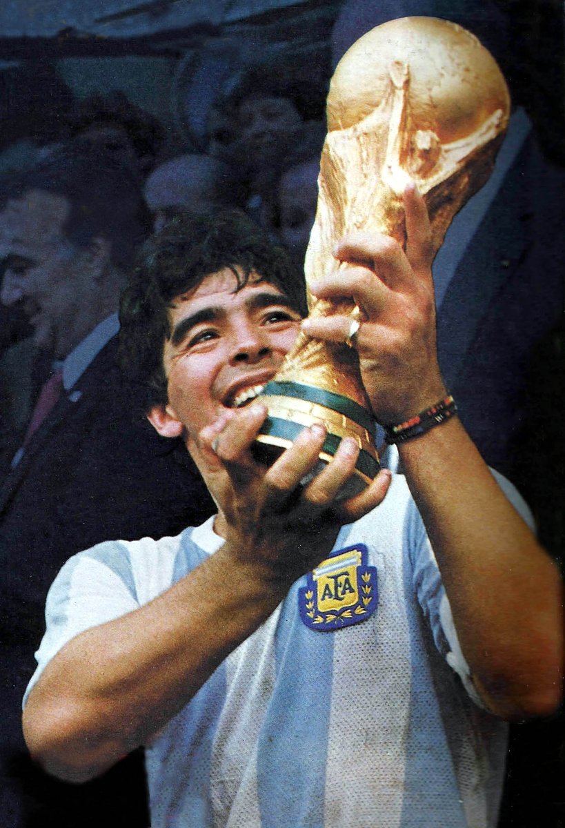 Prokuratúra žiada až 12 rokov väzenia za smrť Maradonu